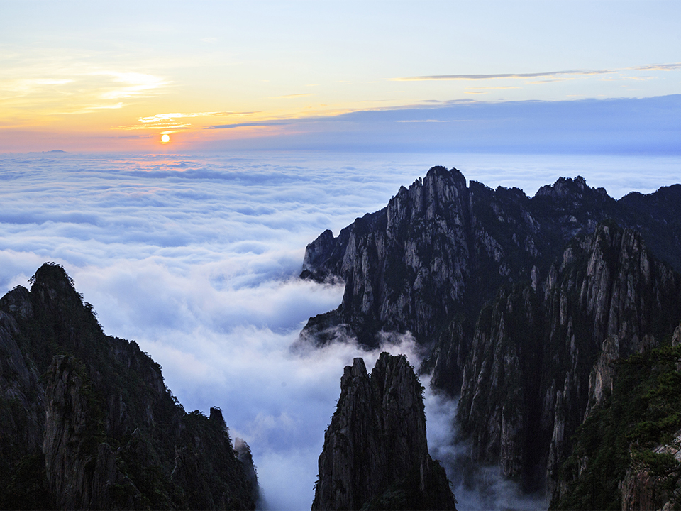 Sunrise of the Mount Huangshan